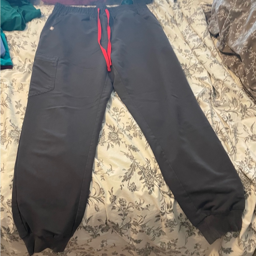 Women’s Scrubs - Figs High-Waisted Joggers Size M/Petite